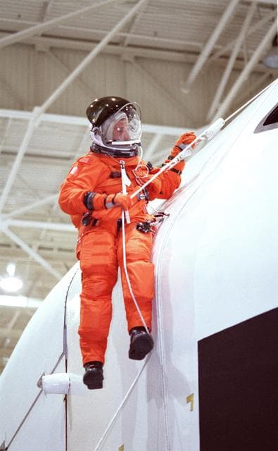 NASA image: STS-106 crew engages in bailout training