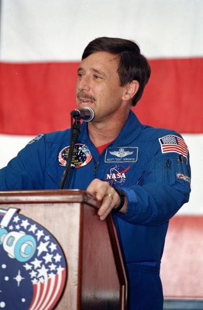 NASA image: STS-101 crew return at Ellington Field