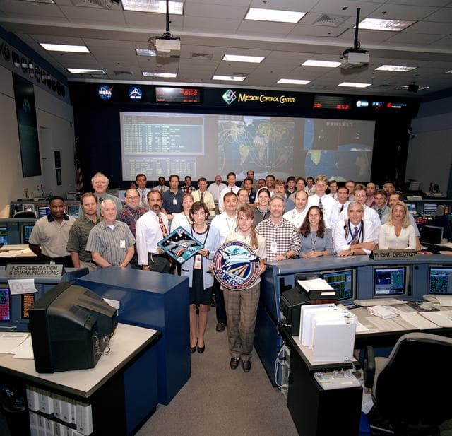 NASA image: STS-106 Orbit 1 Flight Team with flight director Kelly Beck in WFCR