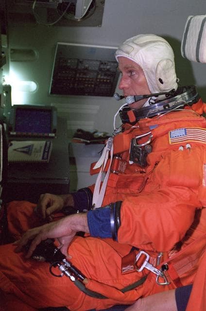 NASA image: STS-104 crew trains in building 5