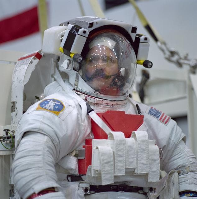 NASA image: STS-100 crewmembers prepare to train in NBL