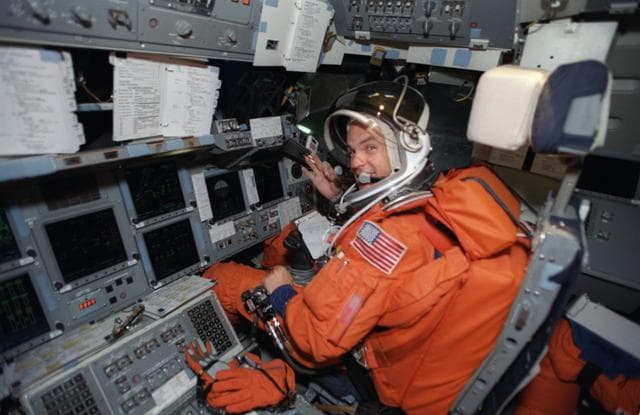 NASA image: STS-105 LES suit-up at SMS in Building 5