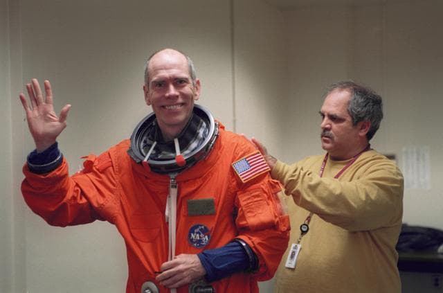 NASA image: STS-105 LES suit-up at SMS in Building 5