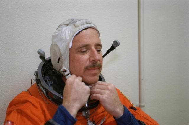 NASA image: STS-105 LES suit-up at SMS in Building 5