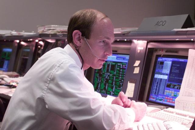 NASA image: Personnel in blue and white FCR bldg 30 during STS-106