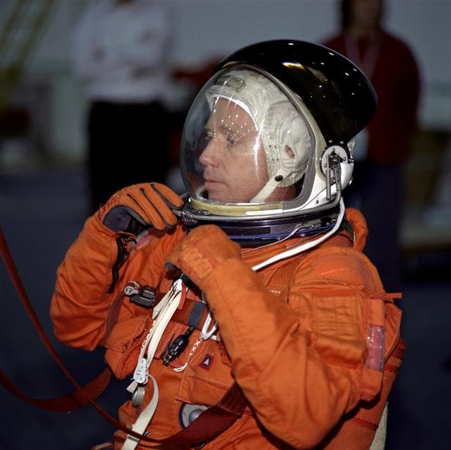 NASA image: STS-104 Preflight Emergency Egress Bailout Training at the NBL