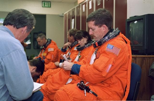 NASA image: STS-104 crewmembers in Building 9NW