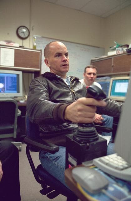 NASA image: STS-105 Crew Training in VR Lab