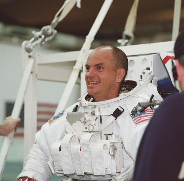 NASA image: STS-105 EVA Suit-Up