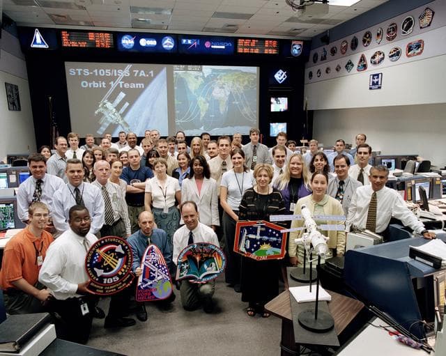 NASA image: ISS 7A.1 Flight Control Team Photo in BFCR