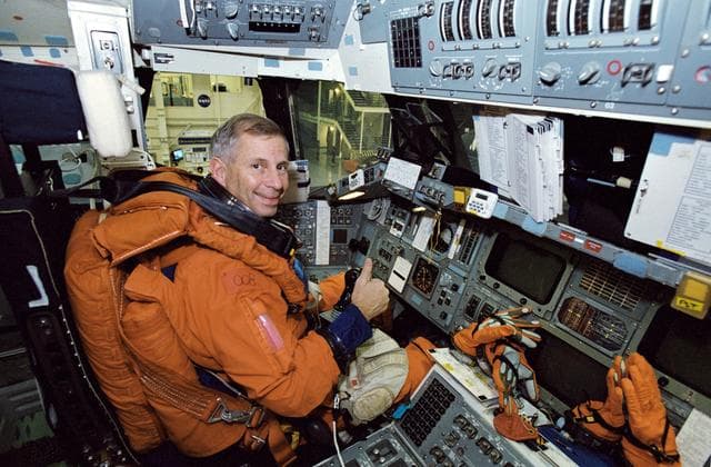 NASA image: STS-111 and Expedition 5 Post Insertion Training