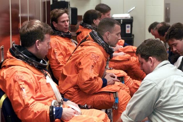 NASA image: STS-104 Emergency Egress Training (Launch) at Bldg.9, CCT