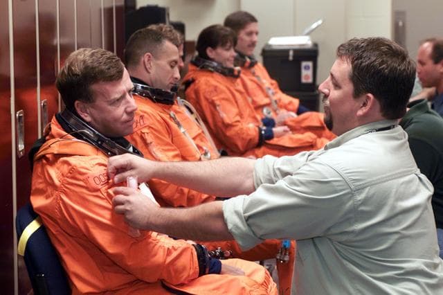 NASA image: STS-104 Emergency Egress Training (Launch) at Bldg.9, CCT