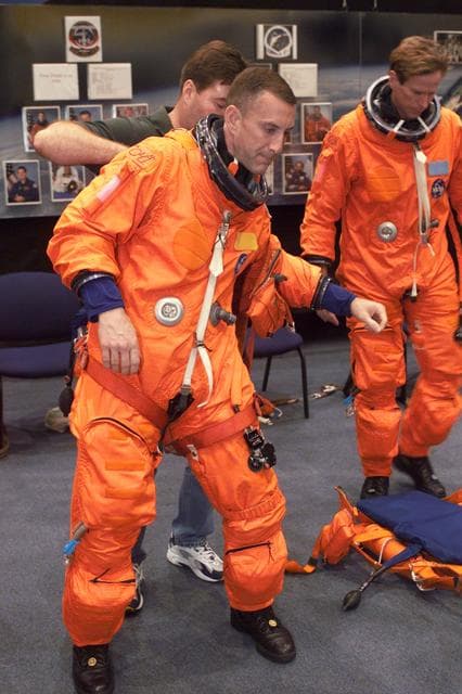 NASA image: STS-104 Emergency Egress Training (Launch) at Bldg.9, CCT