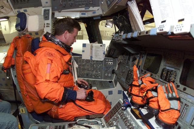 NASA image: STS-104 Emergency Egress Training (Launch) at Bldg.9, CCT