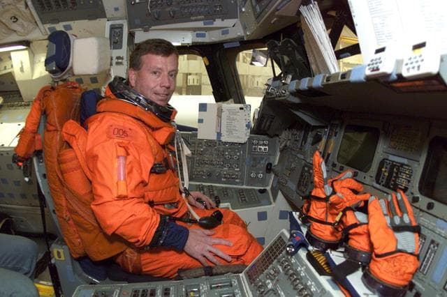NASA image: STS-104 Emergency Egress Training (Launch) at Bldg.9, CCT