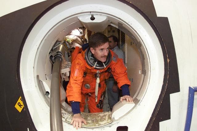NASA image: STS-104 Emergency Egress Training (Launch) at Bldg.9, CCT