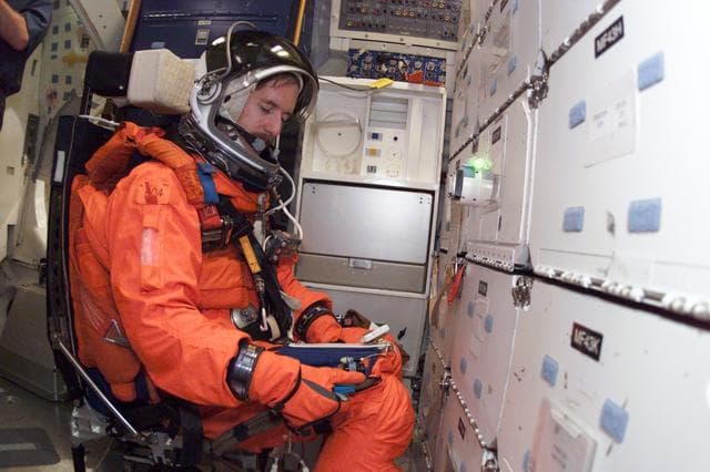 NASA image: STS-104 Emergency Egress Training (Launch) at Bldg.9, CCT