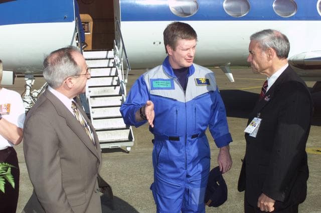 NASA image: STS-102 / Expedition 1 Crew Return Ceremony at Ellington Field.
