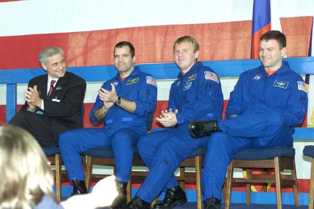 NASA image: STS-102 / Expedition 1 Crew Return Ceremony at Ellington Field.