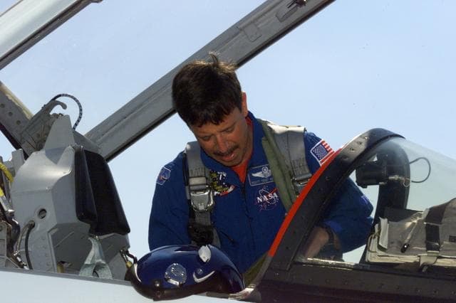 NASA image: STS-105 crew departs Ellington Field in T-38's