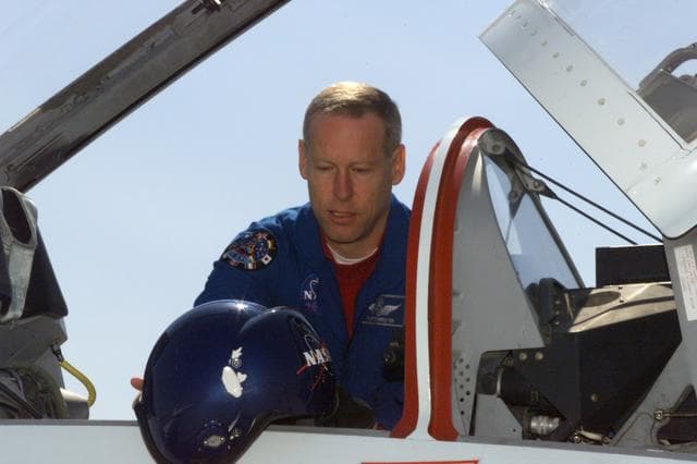 NASA image: STS-105 crew departs Ellington Field in T-38's