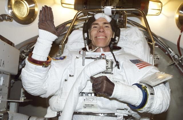 NASA image: STS-105 Crew Training for Dan Barry