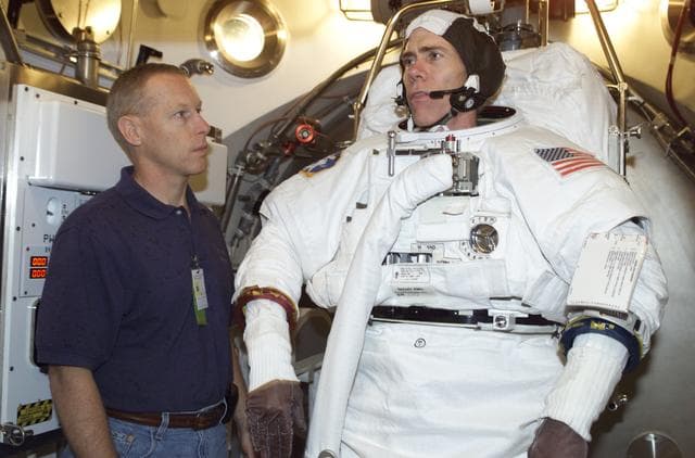 NASA image: STS-105 Crew Training for Dan Barry