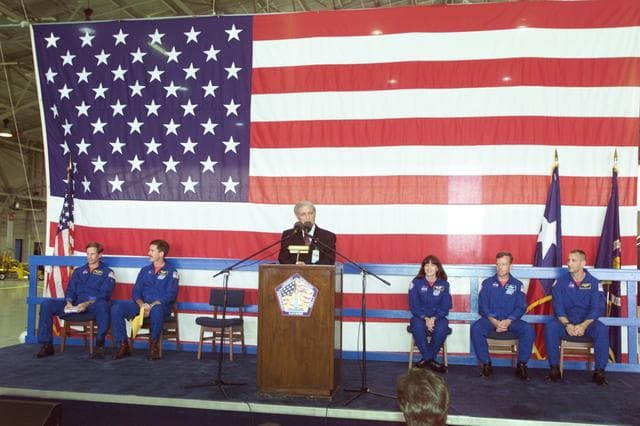 NASA image: STS-104 Crew Return, Ellington Field, Building 990