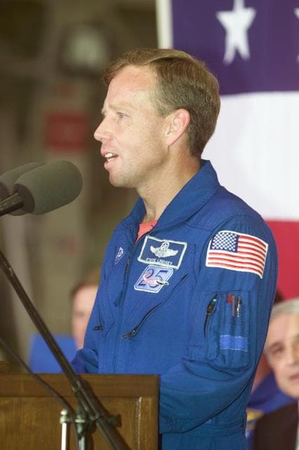 NASA image: STS-104 Crew Return, Ellington Field, Building 990