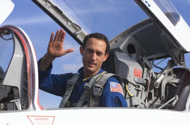 NASA image: STS-109 Crew members take off from Ellington Field in T-38s
