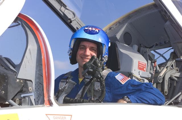 NASA image: STS-109 Crew members take off from Ellington Field in T-38s