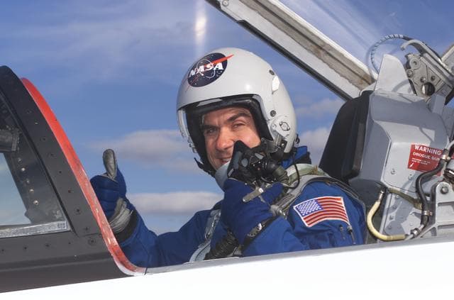 NASA image: STS-109 Crew members take off from Ellington Field in T-38s