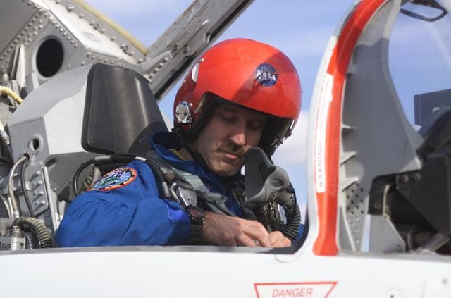 NASA image: STS-109 Crew members take off from Ellington Field in T-38s