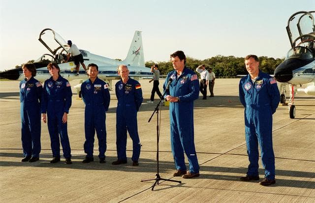 NASA image: KSC-00pp0006