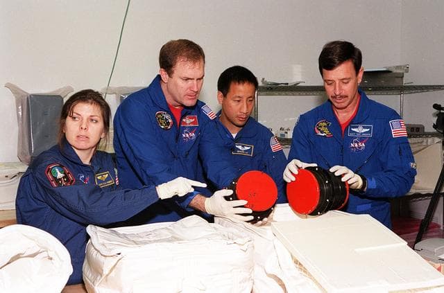 NASA image: KSC-00pp0023