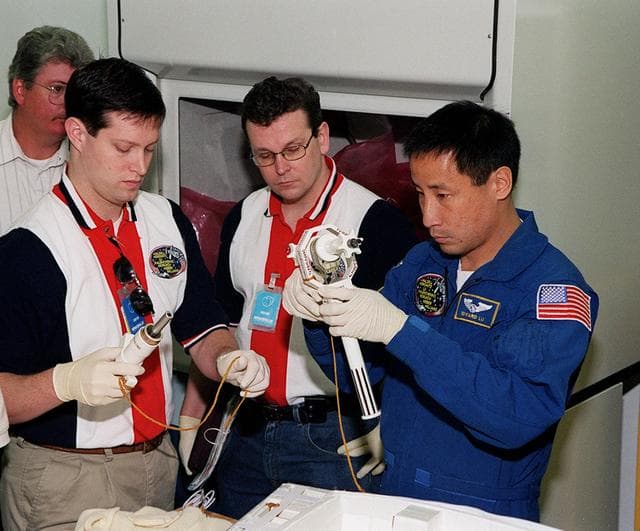 NASA image: KSC-00pp0030