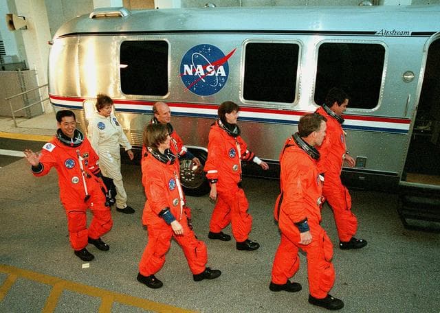 NASA image: KSC-00pp0053