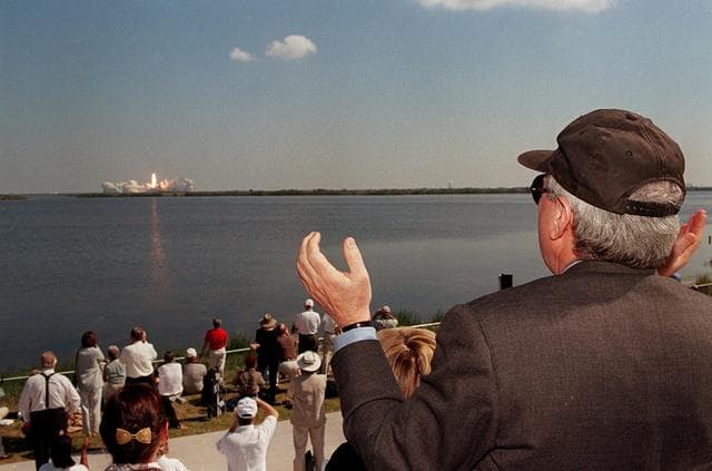 NASA image: KSC-00pp0212