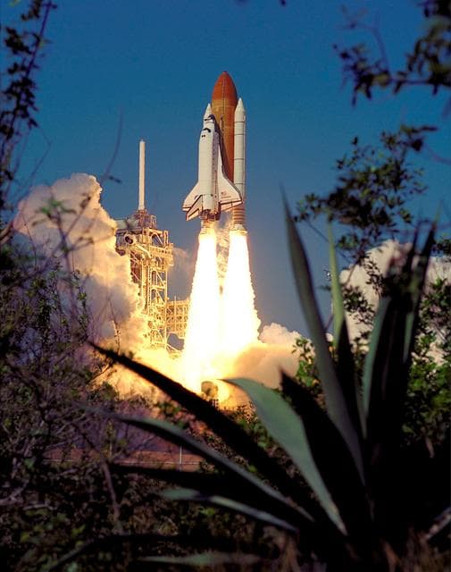 NASA image: KSC-00pp0219