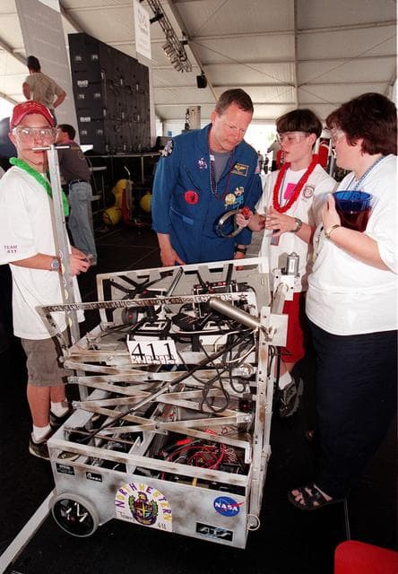 NASA image: KSC-00pp0338