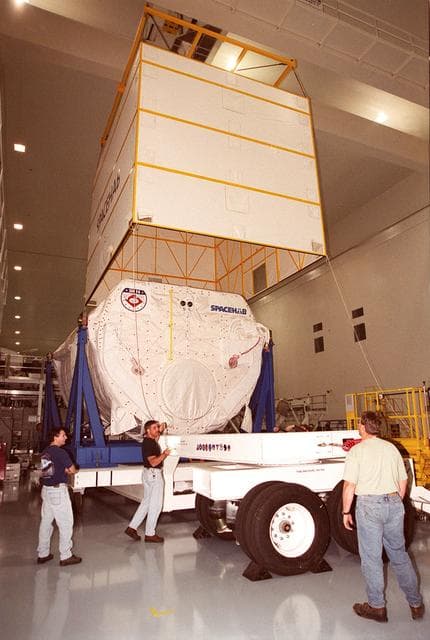 NASA image: KSC-00pp0352