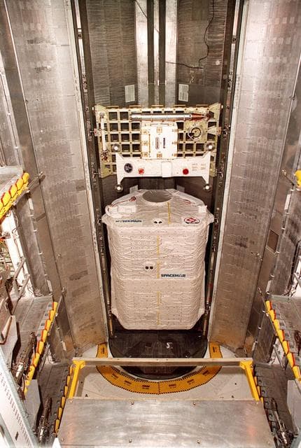 NASA image: KSC-00pp0370