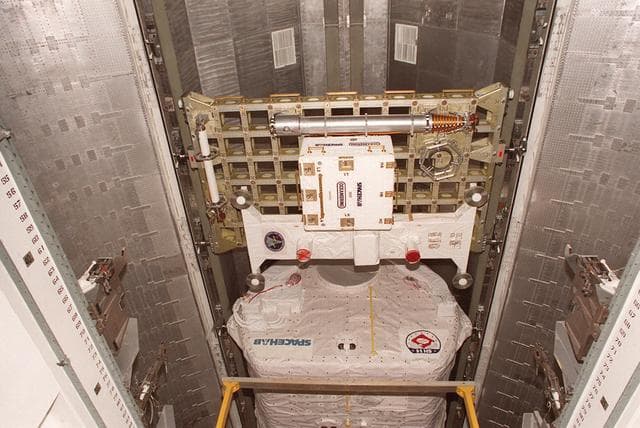 NASA image: KSC-00pp0372