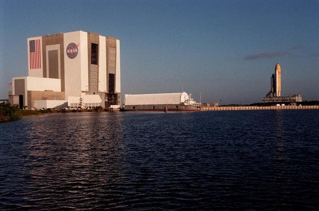NASA image: KSC-00pp0405