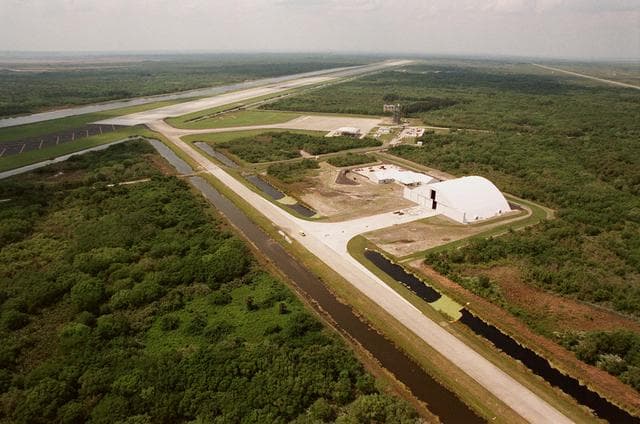 NASA image: KSC-00pp0435