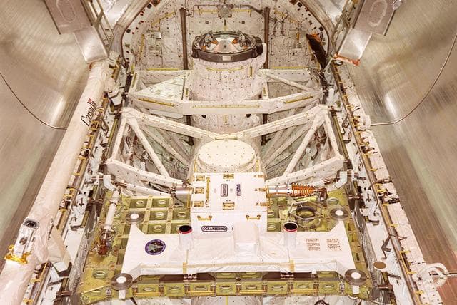 NASA image: KSC-00pp0493