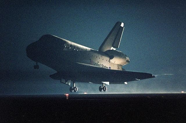 NASA image: KSC-00pp0675