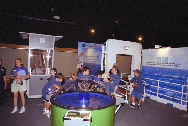 NASA image: KSC-00pp0753
