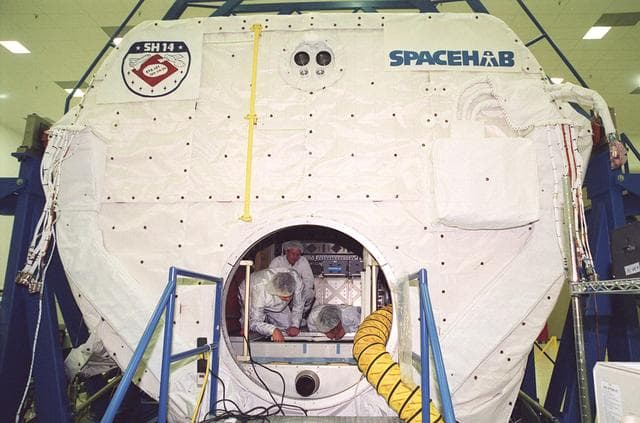 NASA image: KSC-00pp0789